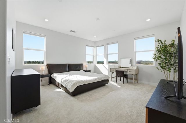 458 Loon, Irvine, CA 92618