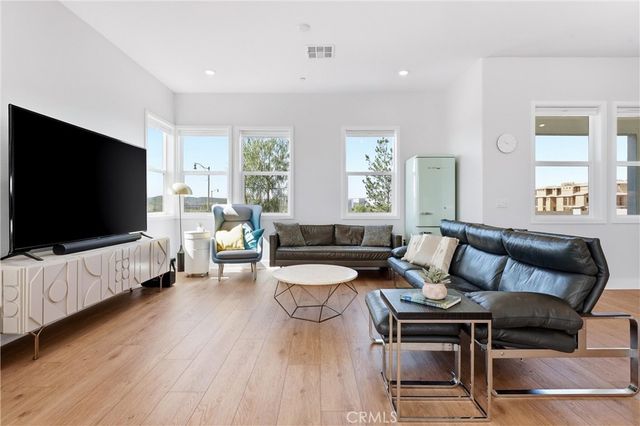 458 Loon, Irvine, CA 92618