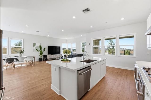 458 Loon, Irvine, CA 92618