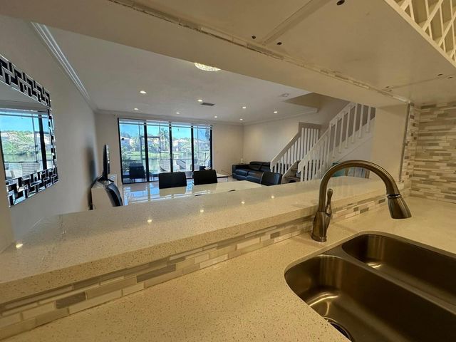 10630 NW 14th Street 118, Plantation, FL 33322