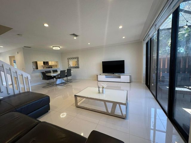 10630 NW 14th Street 118, Plantation, FL 33322