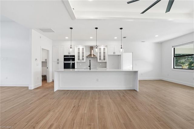 3903 15th ST SW, Lehigh Acres, FL 33976