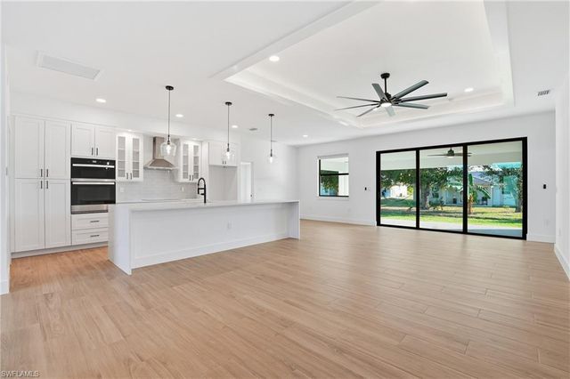 3903 15th ST SW, Lehigh Acres, FL 33976