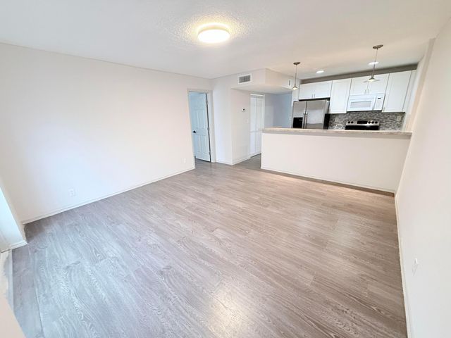2117 E Bond Drive 1, West Palm Beach, FL 33415