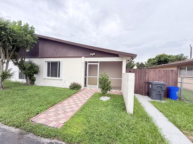 2117 E Bond Drive 1, West Palm Beach, FL 33415