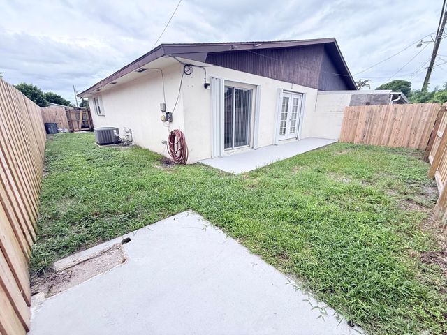 2117 E Bond Drive 1, West Palm Beach, FL 33415