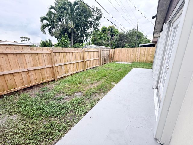 2117 E Bond Drive 1, West Palm Beach, FL 33415