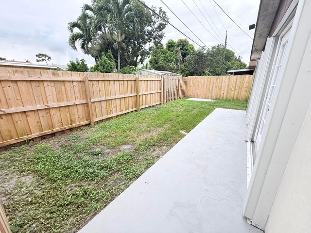 2117 E Bond Drive 1, West Palm Beach, FL 33415