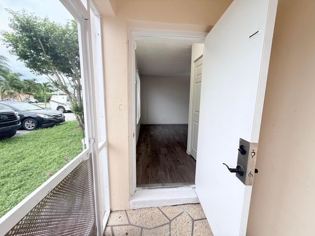 2117 E Bond Drive 1, West Palm Beach, FL 33415
