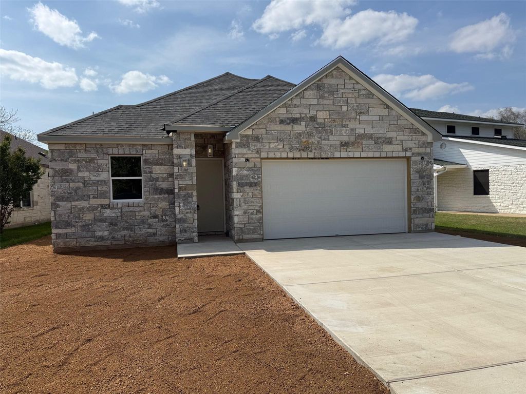 110 Firestone Place PL, Meadowlakes, TX 78654