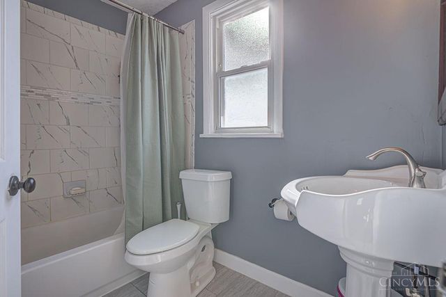 2635 Ocosta Avenue, Cincinnati, OH 45211