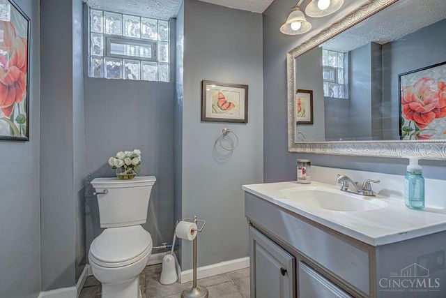 2635 Ocosta Avenue, Cincinnati, OH 45211