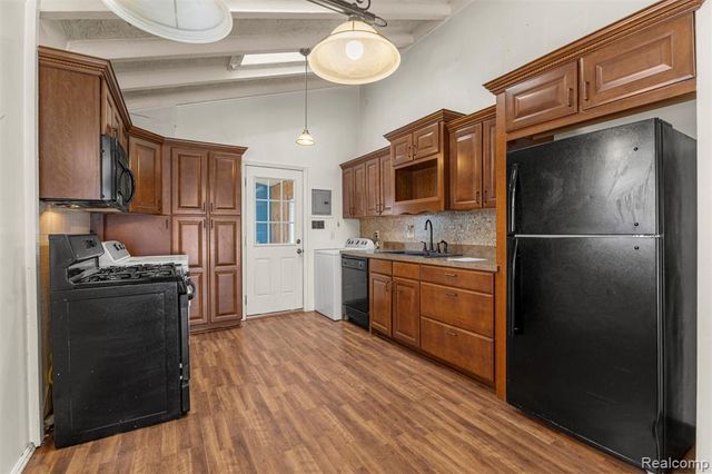 3907 Detroit Street, Dearborn Heights, MI 48125