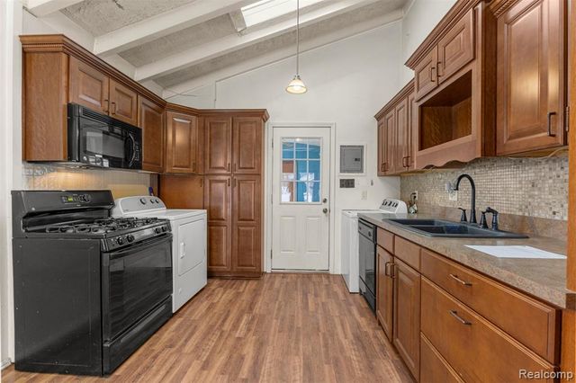 3907 Detroit Street, Dearborn Heights, MI 48125