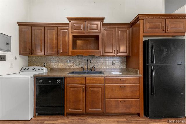 3907 Detroit Street, Dearborn Heights, MI 48125