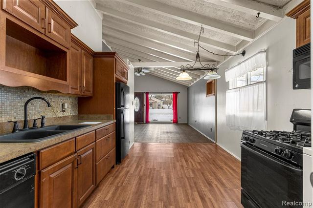 3907 Detroit Street, Dearborn Heights, MI 48125