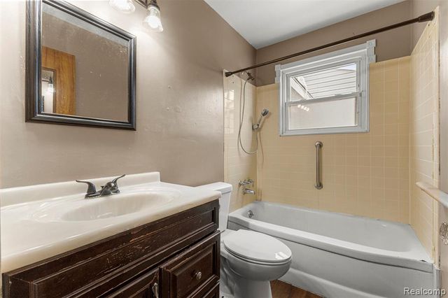 3907 Detroit Street, Dearborn Heights, MI 48125