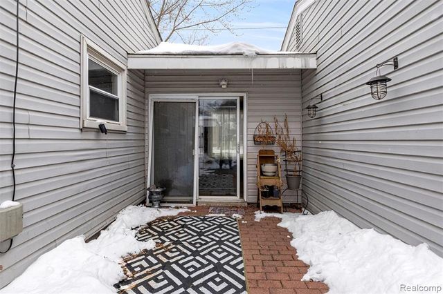 3907 Detroit Street, Dearborn Heights, MI 48125