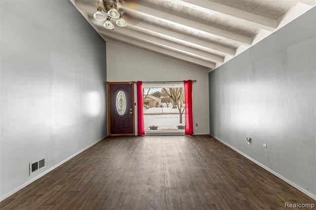 3907 Detroit Street, Dearborn Heights, MI 48125