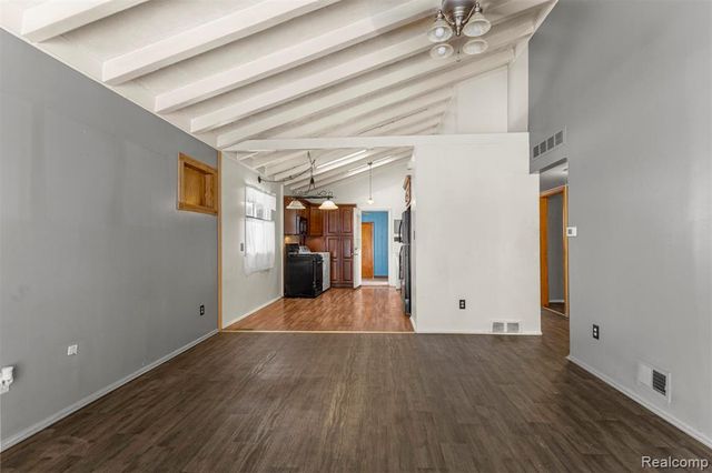 3907 Detroit Street, Dearborn Heights, MI 48125