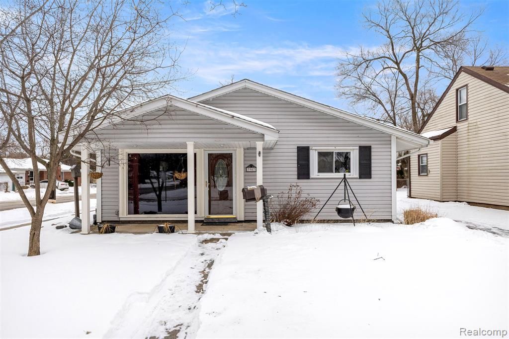 3907 Detroit Street, Dearborn Heights, MI 48125