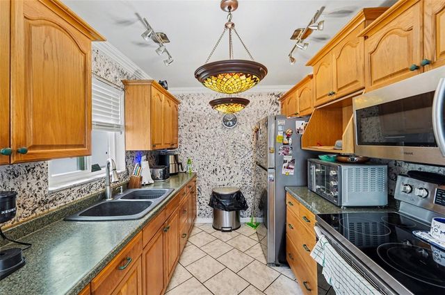 8402 111TH STREET N 101, Seminole, FL 33772