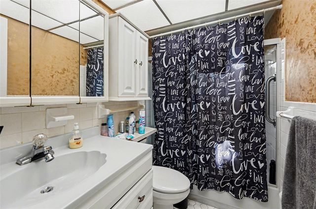 8402 111TH STREET N 101, Seminole, FL 33772