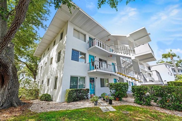 8402 111TH STREET N 101, Seminole, FL 33772