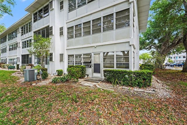 8402 111TH STREET N 101, Seminole, FL 33772