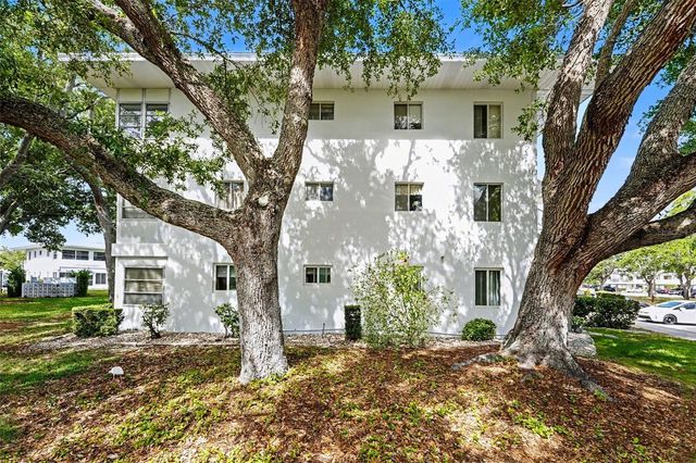 8402 111TH STREET N 101, Seminole, FL 33772