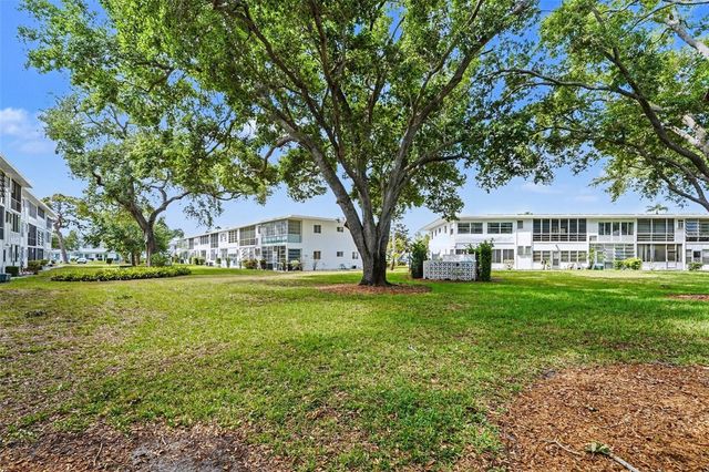 8402 111TH STREET N 101, Seminole, FL 33772