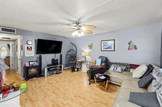 8402 111TH STREET N 101, Seminole, FL 33772