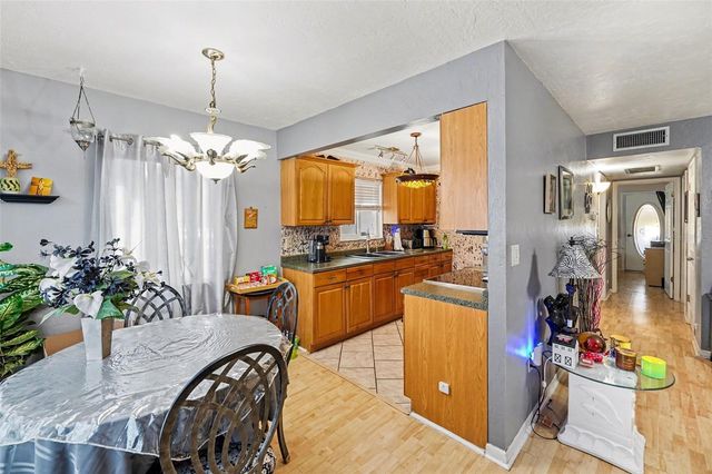 8402 111TH STREET N 101, Seminole, FL 33772