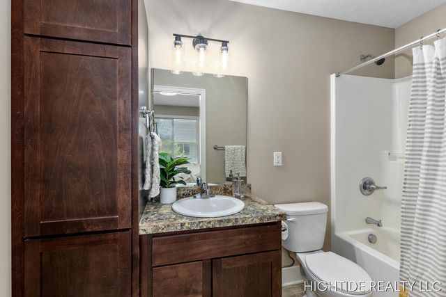 644 Wren Court, Middleville, MI 49333