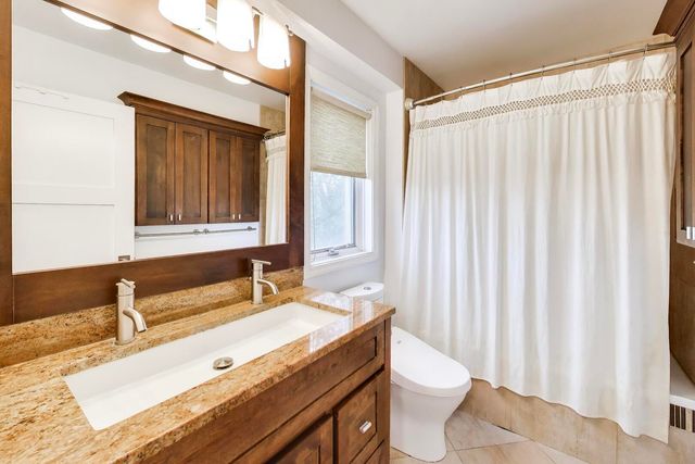 2810 N WOLCOTT Avenue 2810, Chicago, IL 60657