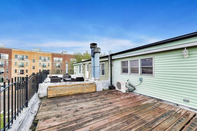 2810 N WOLCOTT Avenue 2810, Chicago, IL 60657