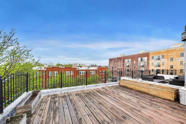 2810 N WOLCOTT Avenue 2810, Chicago, IL 60657