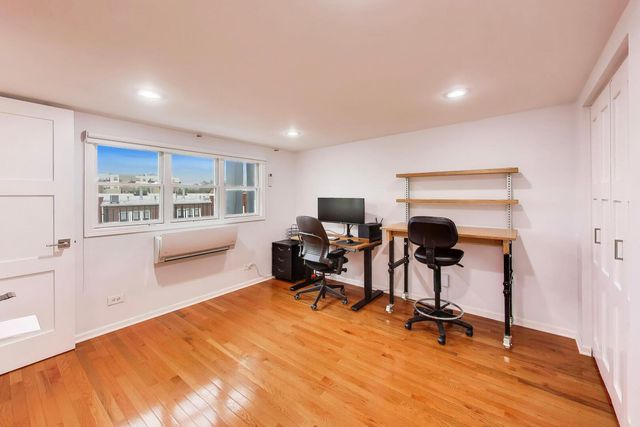 2810 N WOLCOTT Avenue 2810, Chicago, IL 60657
