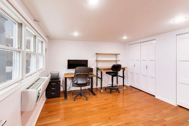 2810 N WOLCOTT Avenue 2810, Chicago, IL 60657