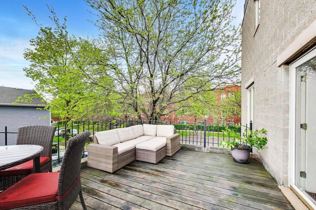 2810 N WOLCOTT Avenue 2810, Chicago, IL 60657