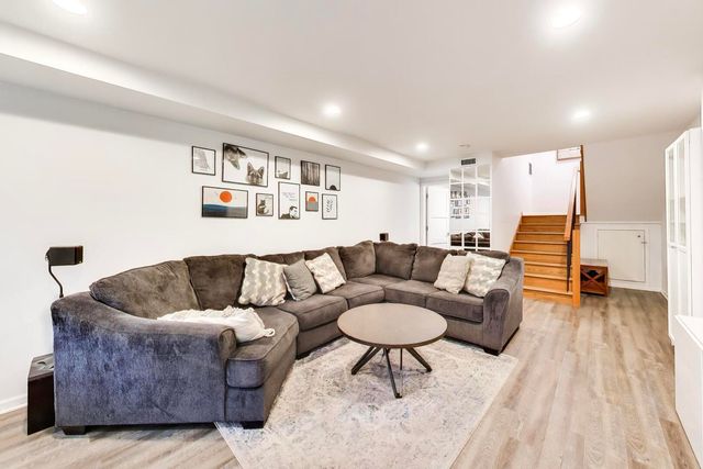 2810 N WOLCOTT Avenue 2810, Chicago, IL 60657