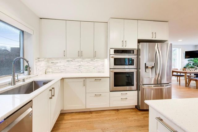 2810 N WOLCOTT Avenue 2810, Chicago, IL 60657