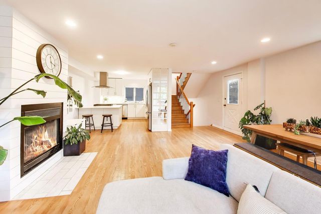 2810 N WOLCOTT Avenue 2810, Chicago, IL 60657
