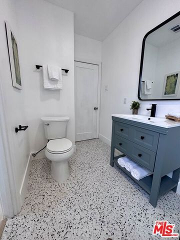 6018 S Harcourt Avenue, Los Angeles, CA 90043