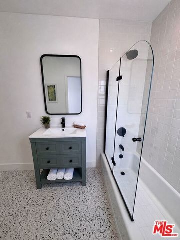 6018 S Harcourt Avenue, Los Angeles, CA 90043