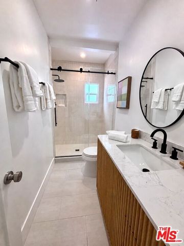 6018 S Harcourt Avenue, Los Angeles, CA 90043