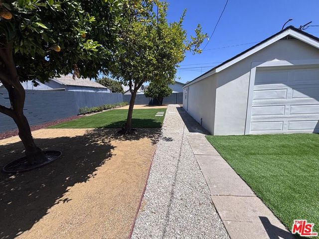 6018 S Harcourt Avenue, Los Angeles, CA 90043