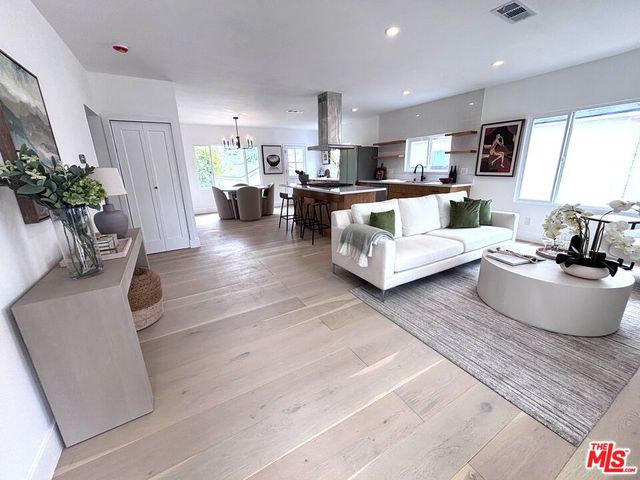 6018 S Harcourt Avenue, Los Angeles, CA 90043
