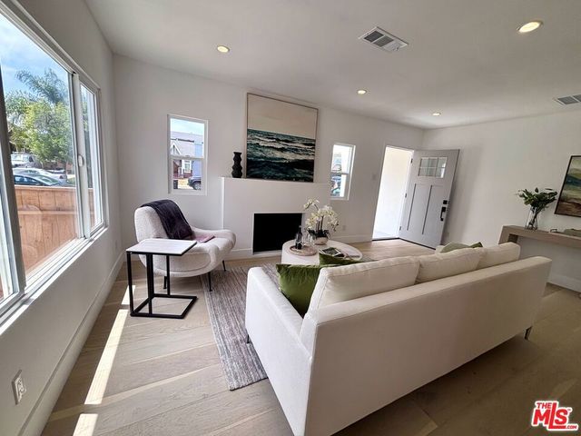 6018 S Harcourt Avenue, Los Angeles, CA 90043
