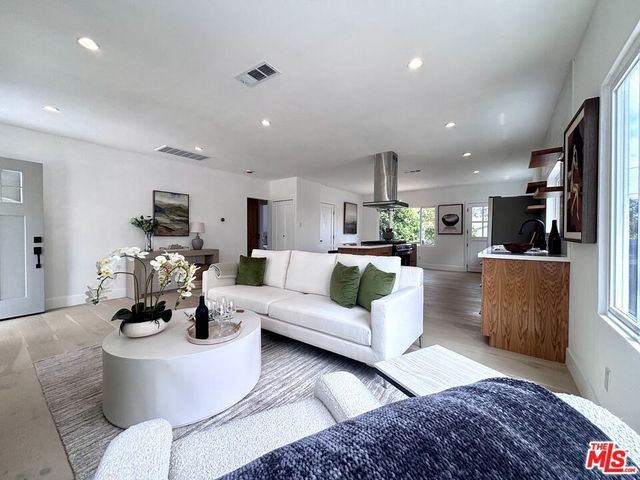 6018 S Harcourt Avenue, Los Angeles, CA 90043